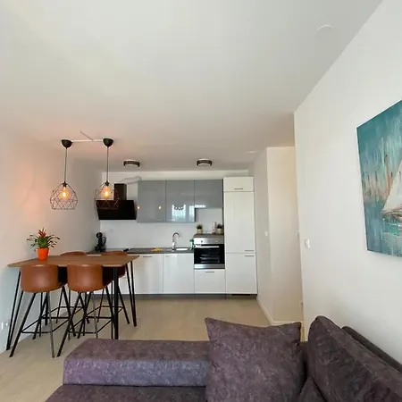 Mare With Parking Apartment Zadar