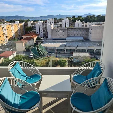 Mare With Parking Apartment *