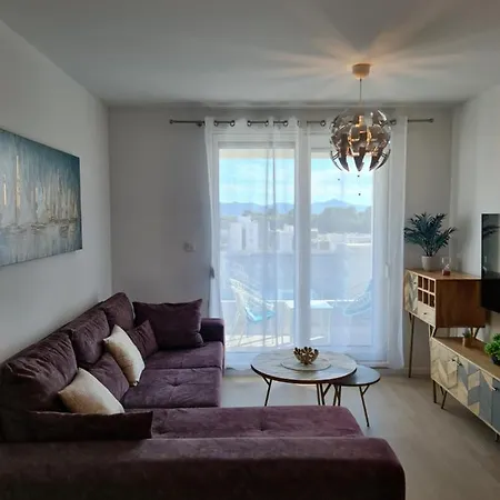 Apartment Mare With Parking Zadar