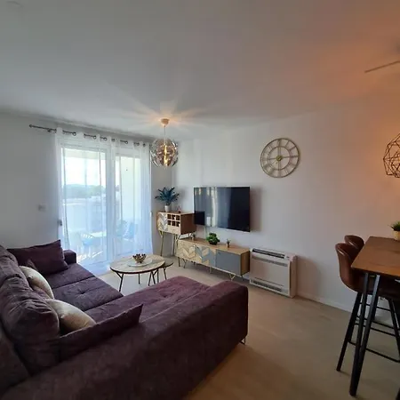 Apartment Mare With Parking Zadar