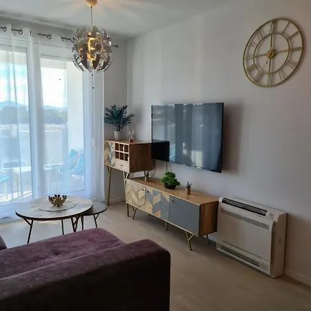 Mare With Parking Apartment